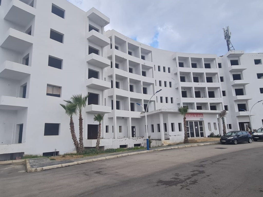 hôtel semi fini a vendre a cabo nergo